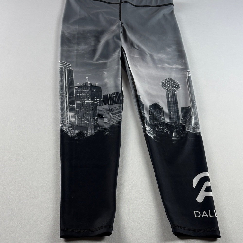 Terez Black and Gray Dallas Skyline Performance Leggings